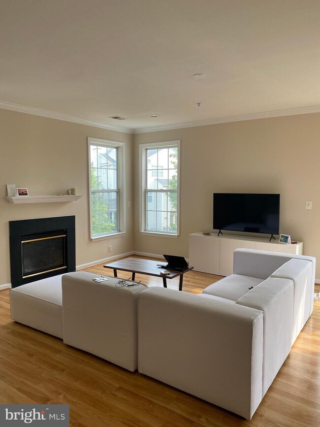 13057 Marcey Creek Rd unit 13057, Herndon, VA 20171 - photo 3