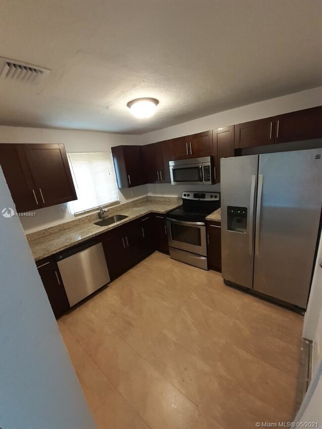 731 Phippen Waiters Rd unit n/a, Dania, FL 33004 - photo 3