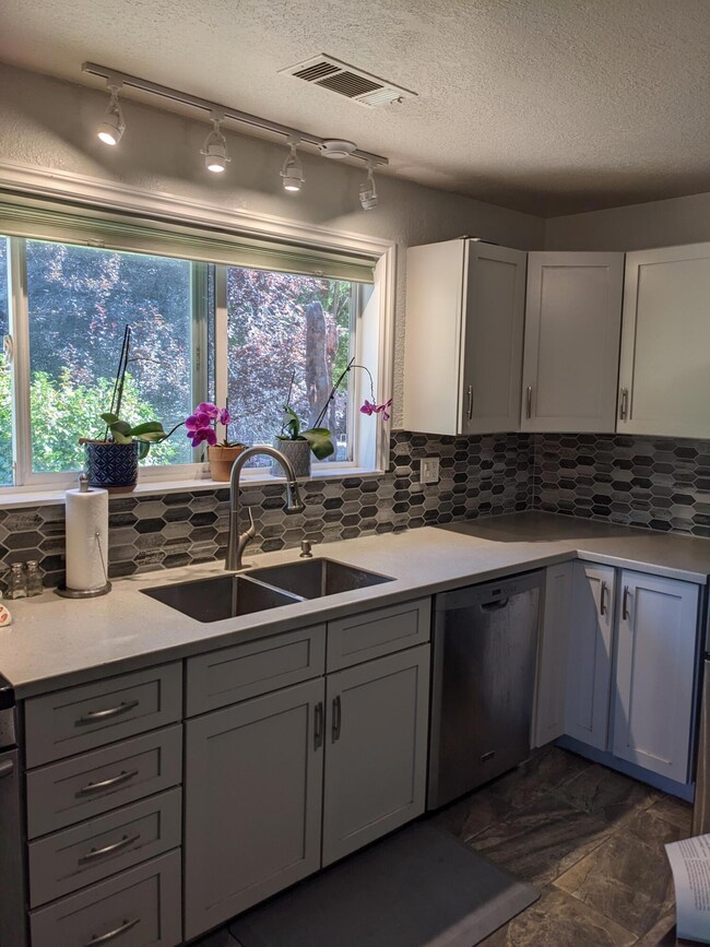 3339 Crest St, Klamath Falls, OR 97603 - photo 7