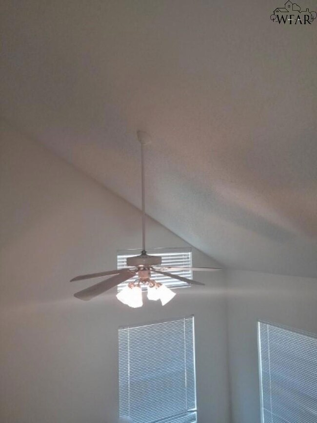 1723 Cimarron Trail unit 9C, Wichita Falls, TX 76306 - photo 5