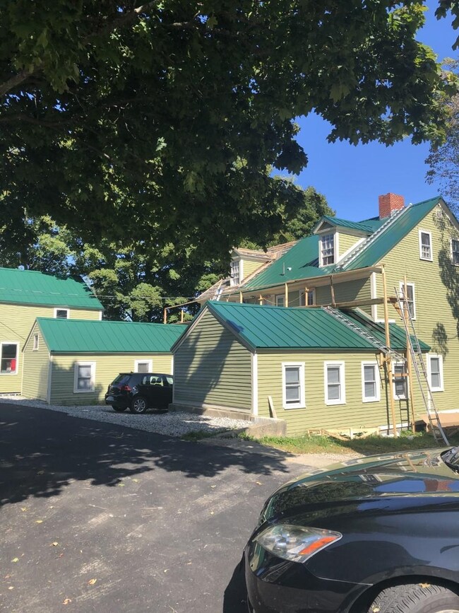 14 Exeter St, Newmarket, NH 03857 - photo 2