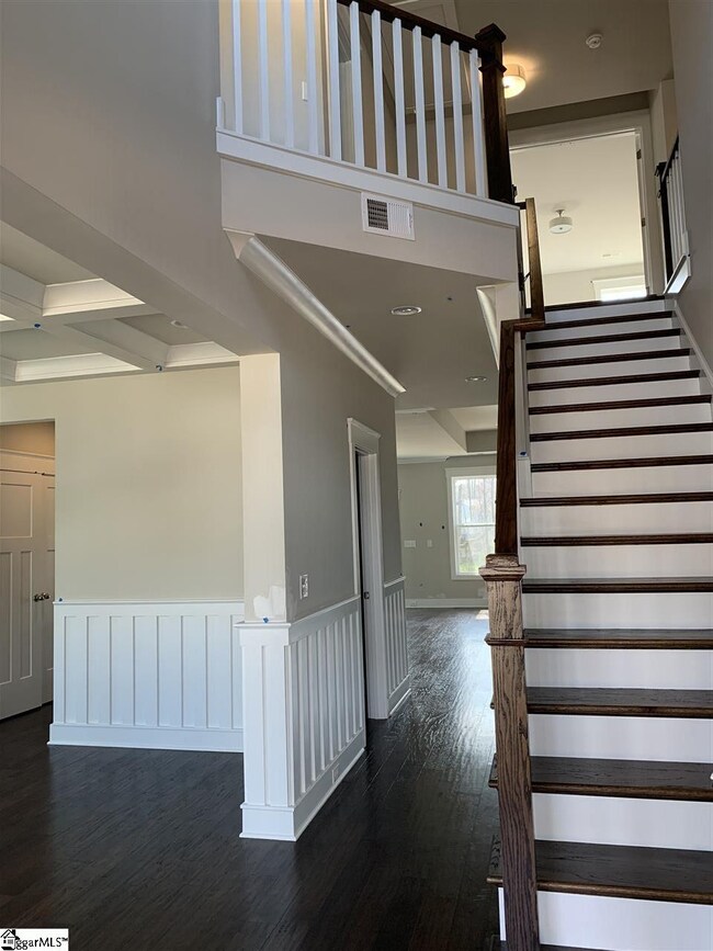 2-story foyer entry with open railing and grand oa