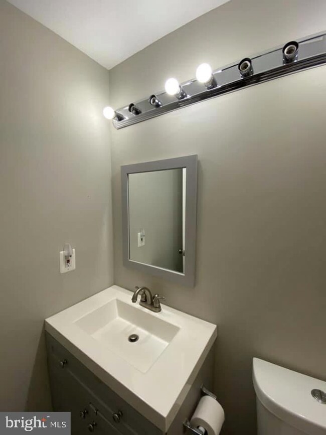 9230 Cardinal Forest Ln unit 9230A-101, Lorton, VA 22079 - photo 6