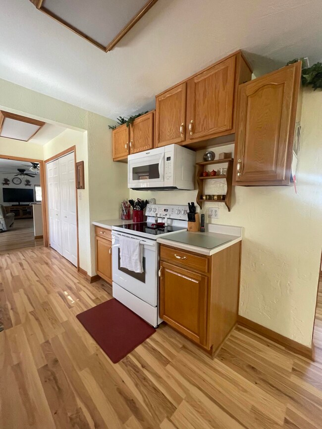 3747 Russell Rd, Grants Pass, OR 97526 - photo 7