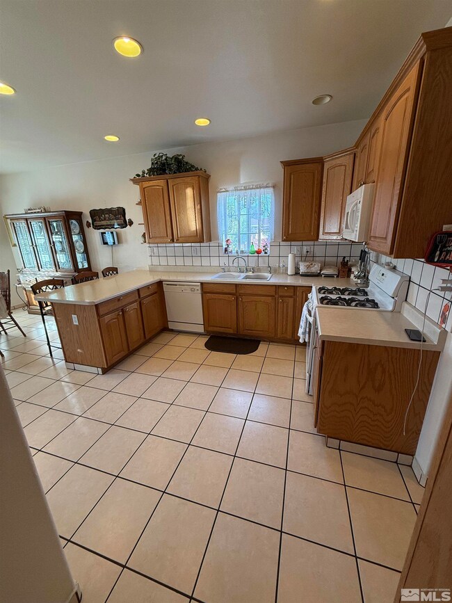 3246 Paiute St, Winnemucca, NV 89445 - photo 5