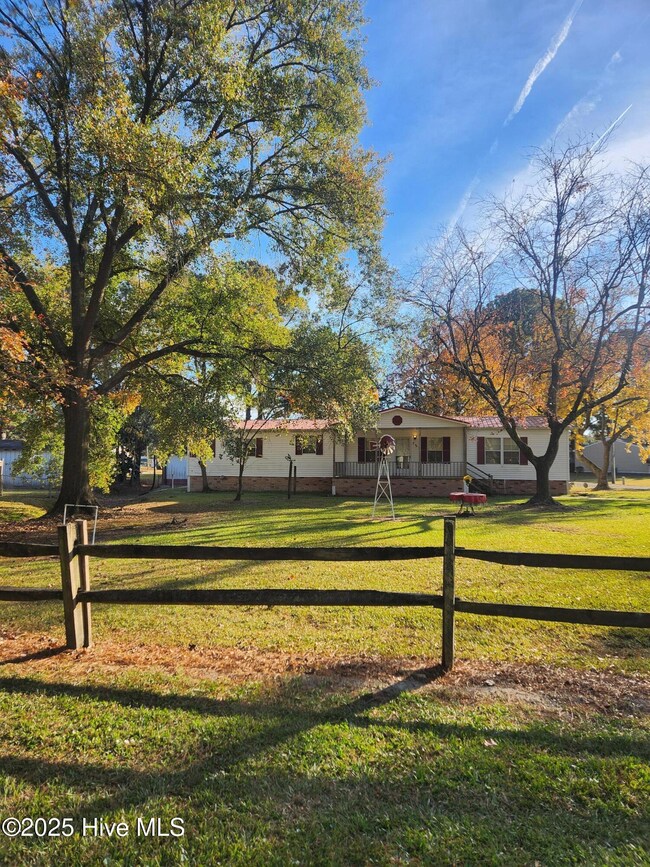 723 W Broad St, Beulaville, NC 28518 - photo 3