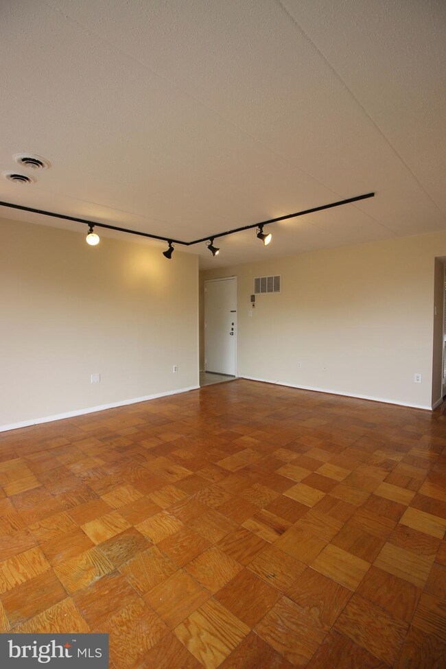 2632 Wagon Dr unit 287, Alexandria, VA 22303 - photo 4