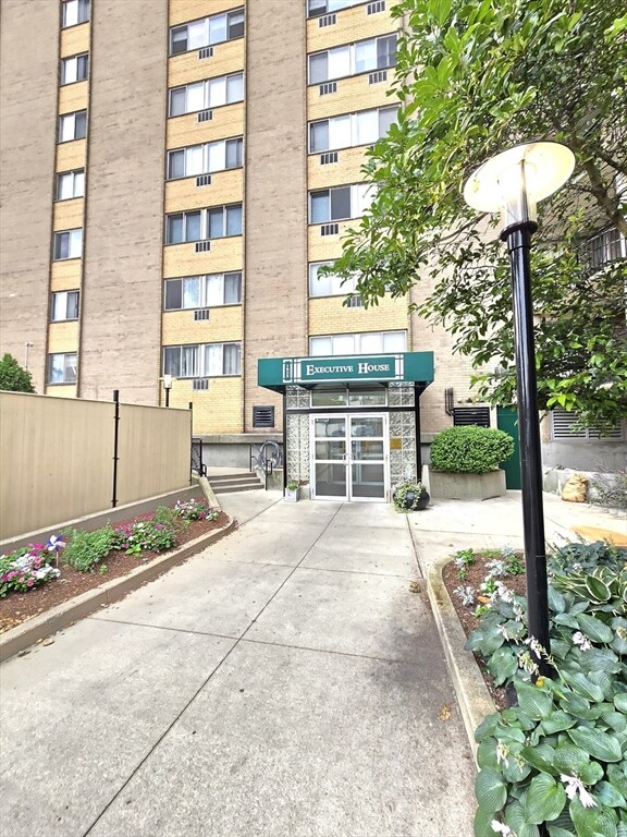 Executive House unit 13A, Quincy, MA 02169 - photo 4