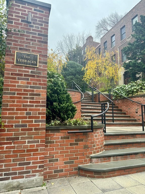 315 Tappan St unit 5, Brookline, MA 02445 - photo 2