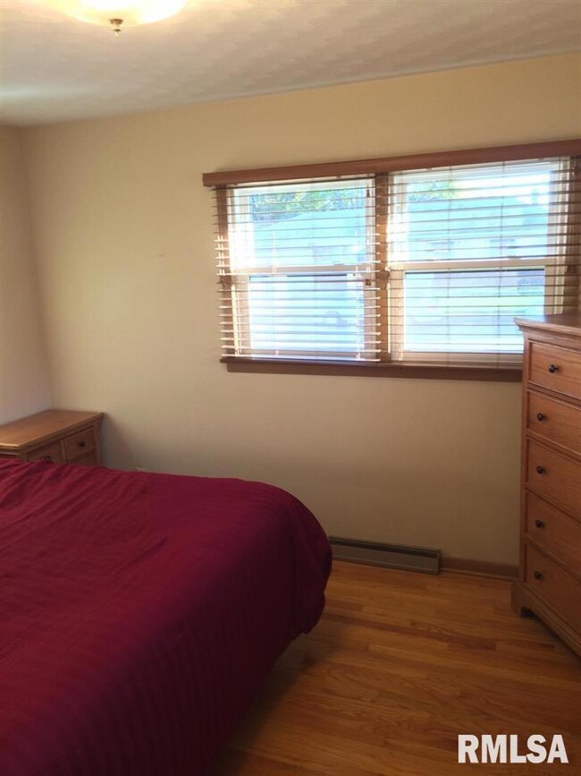 1736 W 37th St, Davenport, IA 52806 - photo 7