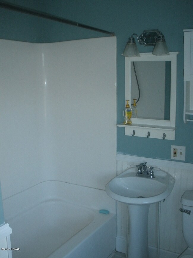 718 High St, Honesdale, PA 18431 - photo 5