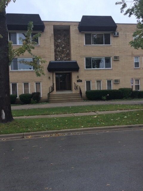 1328 Webford Ave unit 302, Des Plaines, IL 60016 - photo 2