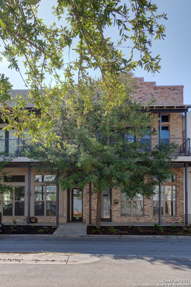 1125 N Academy Ave unit B, New Braunfels, TX 78130 - photo 3