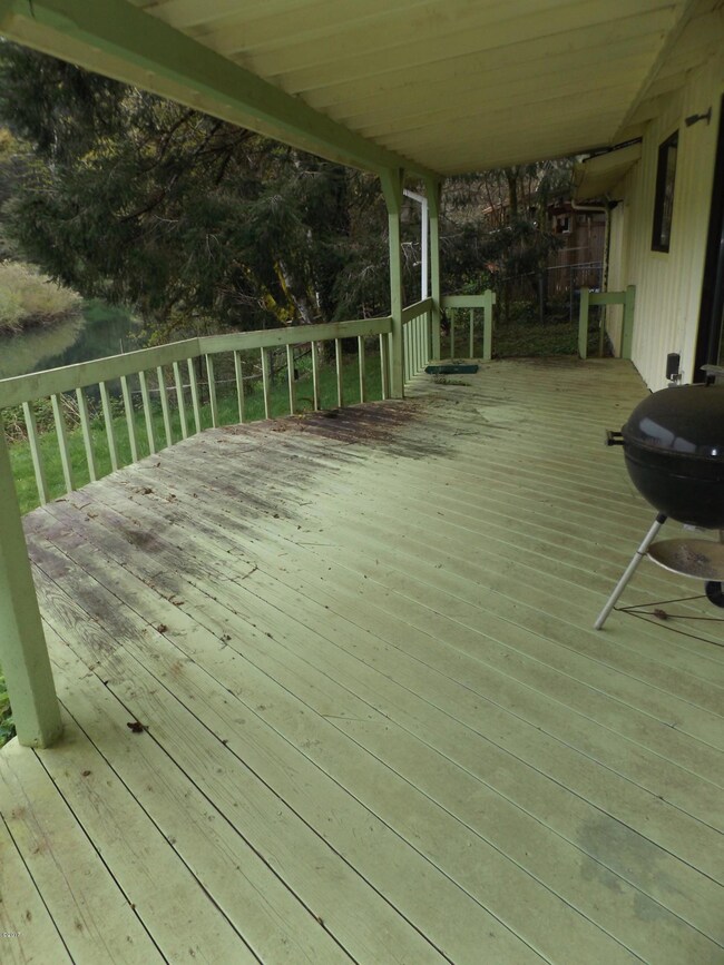 Covered River View Porch!