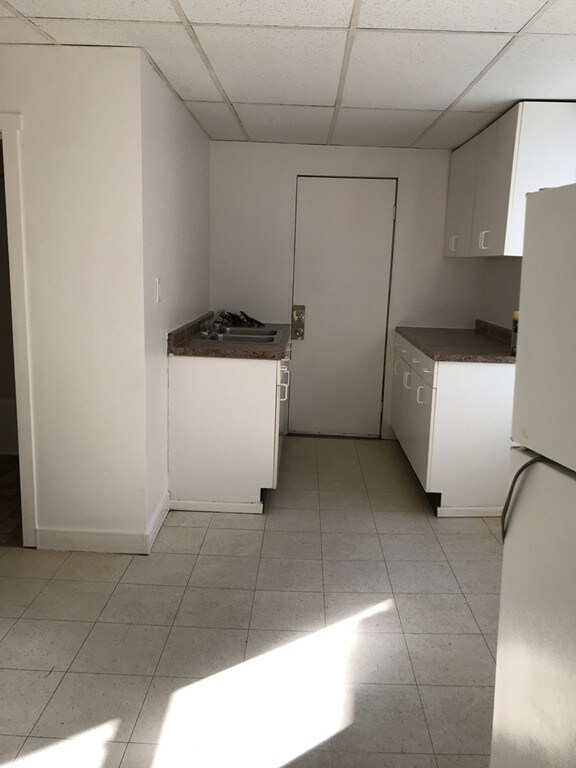 17 Asinof Ave unit 2R, Chicopee, MA 01013 - photo 4