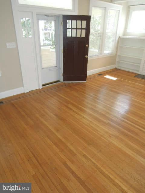 230 Mallow Hill Rd, Baltimore, MD 21229 - photo 2