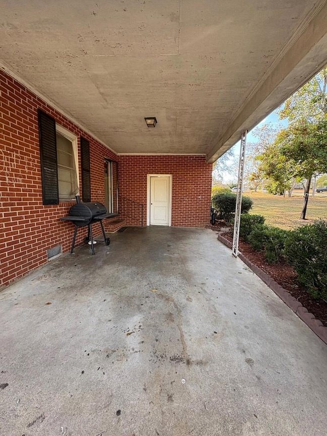 165 N Hamilton St, Lyons, GA 30436 - photo 5