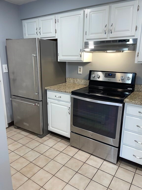 Canterbury Crossing unit C304, Holbrook, MA 02343 - photo 4