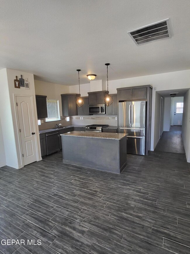 13662 Bradford St, Horizon City, TX 79928 - photo 5