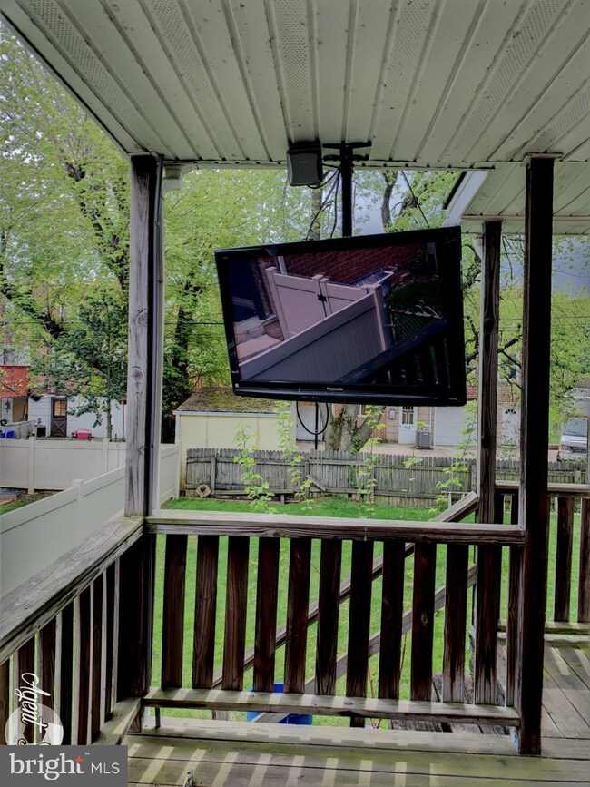 9 Lawnton Terrace W, Glenolden, PA 19036 - photo 4