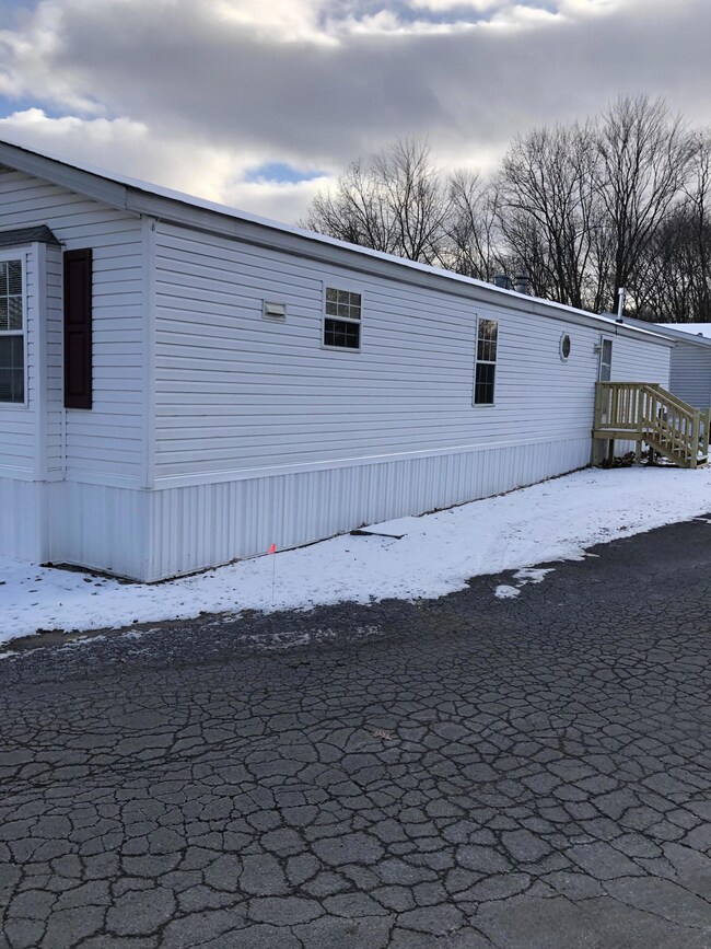 26 Quiet Cove, Jenkins Township, PA 18640 - photo 2