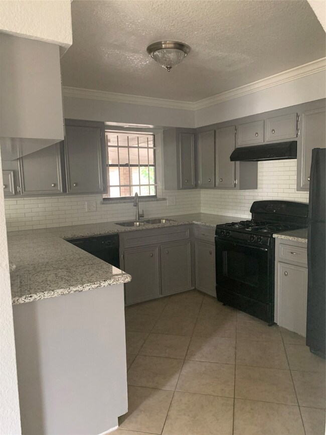 10558 Keeneland Ln, Houston, TX 77038 - photo 6