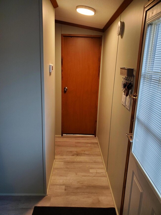 hallway to 2nd bedroom & bathroom