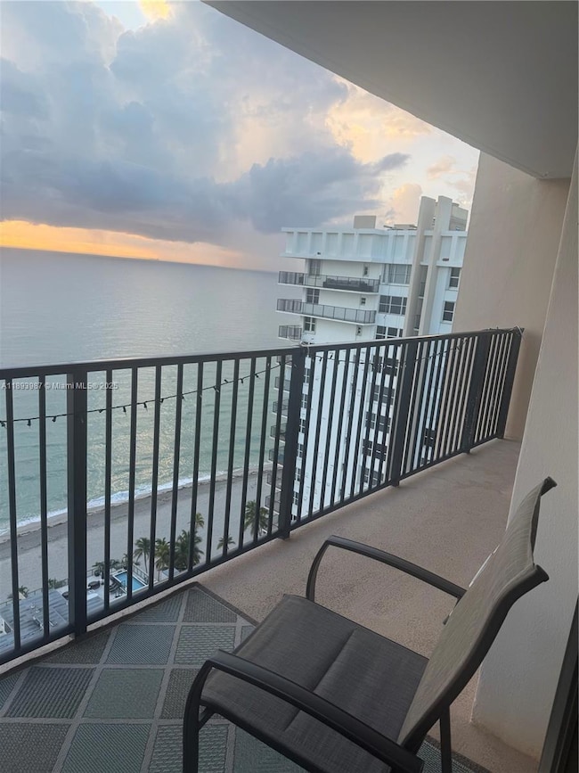 Quadomain Valencia Tower unit 2802, Hollywood, FL 33019 - photo 2