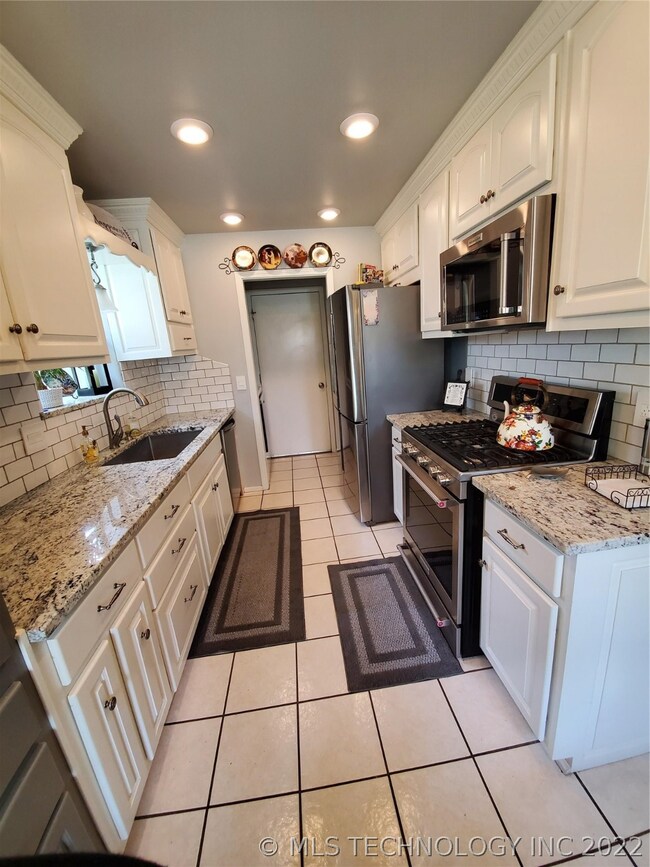 Light and Bright Kitchen!
