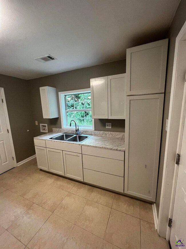 805 S 3rd St, Warner Robins, GA 31088 - photo 5