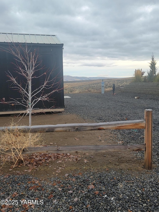 1769 Naches Wenas Rd unit 16, Selah, WA 98942 - photo 2
