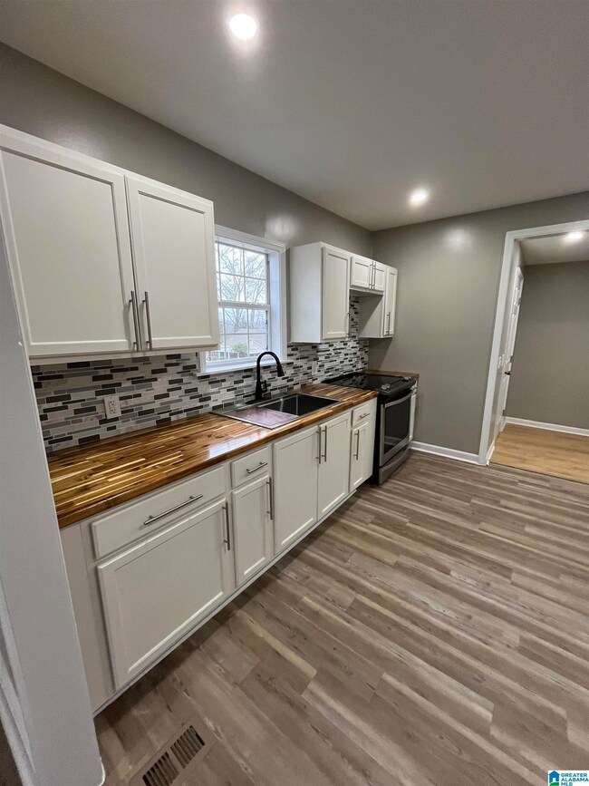 219 Edgewood Ave, Talladega, AL 35160 - photo 6