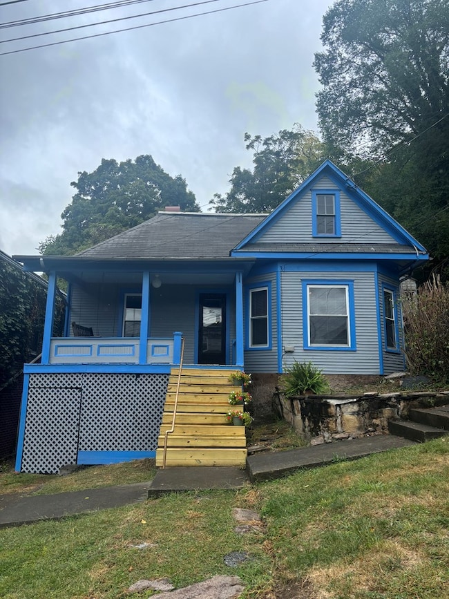 411 6th Ave, Hinton, WV 25951 - photo 2