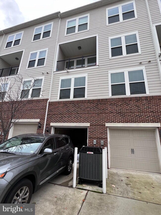 3038 Rittenhouse Cir unit 43, Fairfax, VA 22031 - photo 2