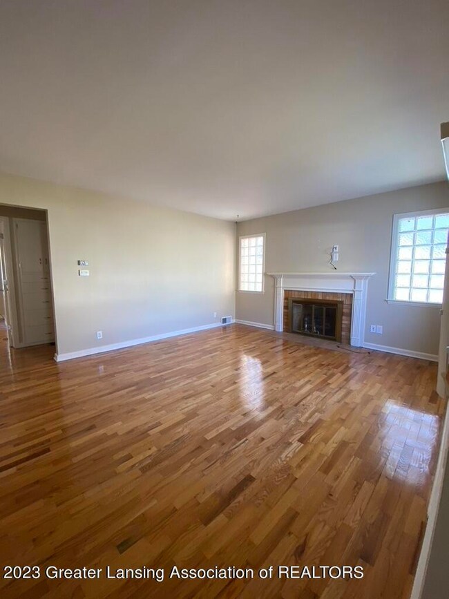 1315 Berten St, Lansing, MI 48910 - photo 4