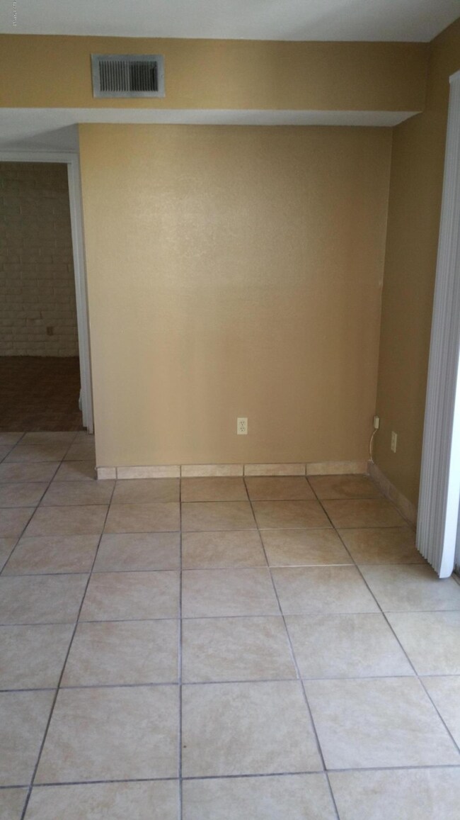 8450 dining area