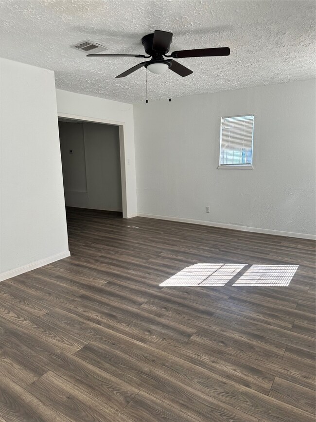 978 Ringold St unit B, Houston, TX 77088 - photo 3