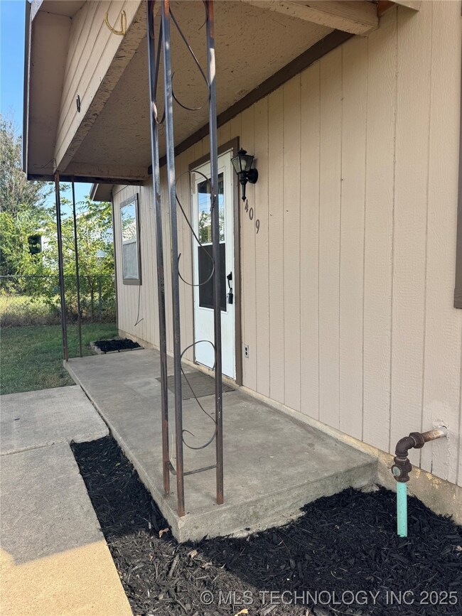 409 W Arkansas St, Durant, OK 74701 - photo 2