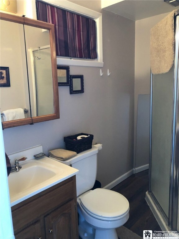 bathroom with shower stall