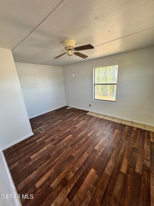 11420 Roseville Dr unit B, El Paso, TX 79927 - photo 7