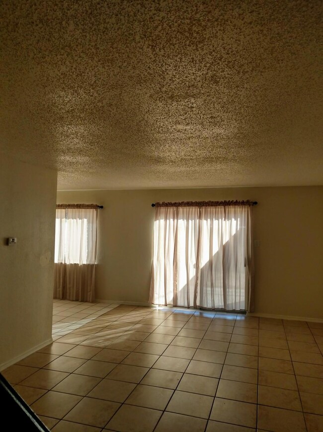 10512 Ashwood Dr unit B, El Paso, TX 79935 - photo 5
