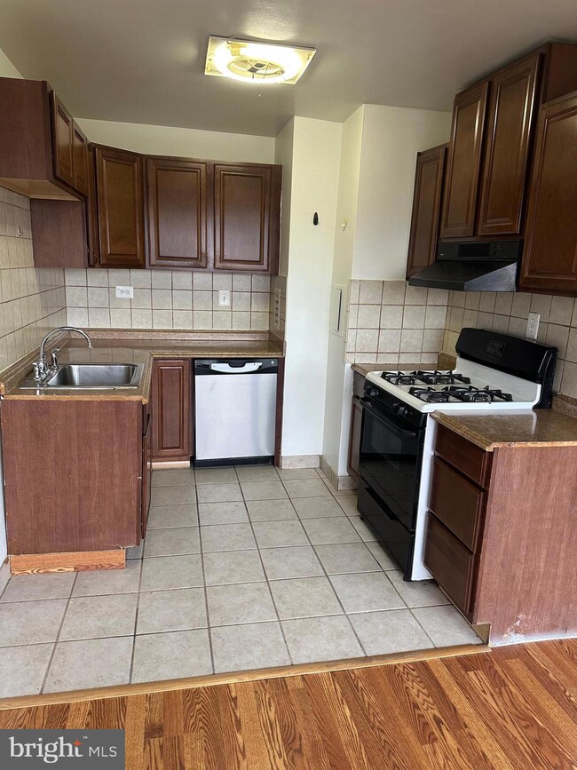 The Seasons unit 407, Alexandria, VA 22312 - photo 7