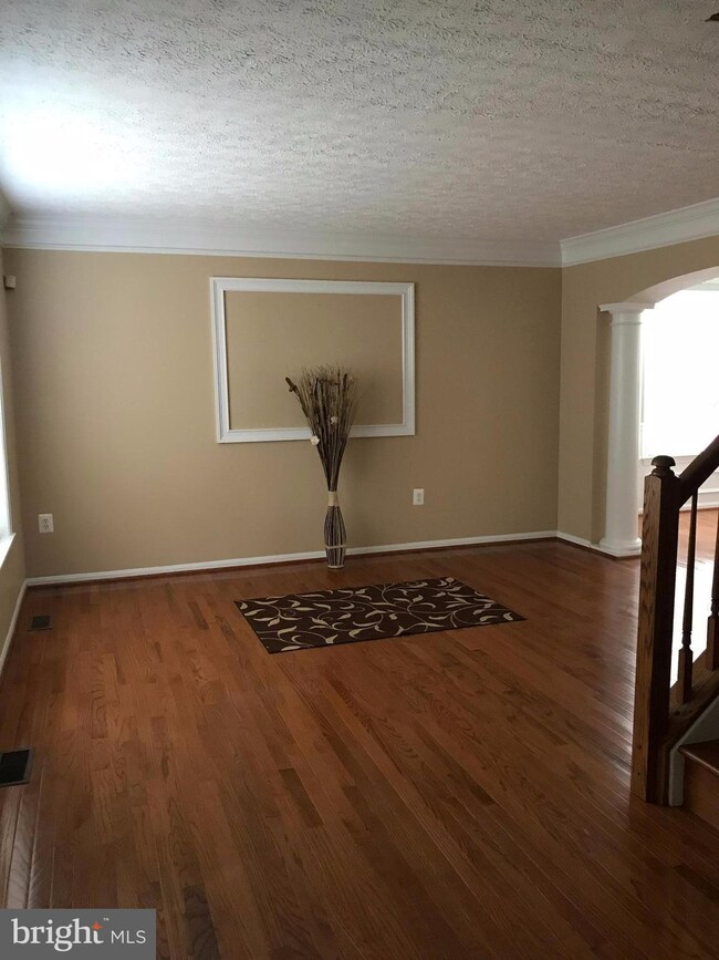 7102 Willow Hill Dr, Capitol Heights, MD 20743 - photo 3