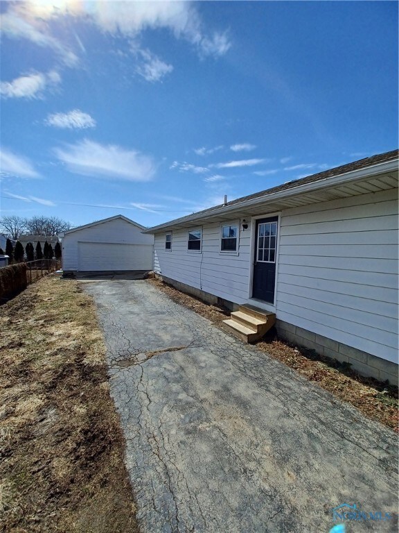 2712 102nd St, Toledo, OH 43611 - photo 2