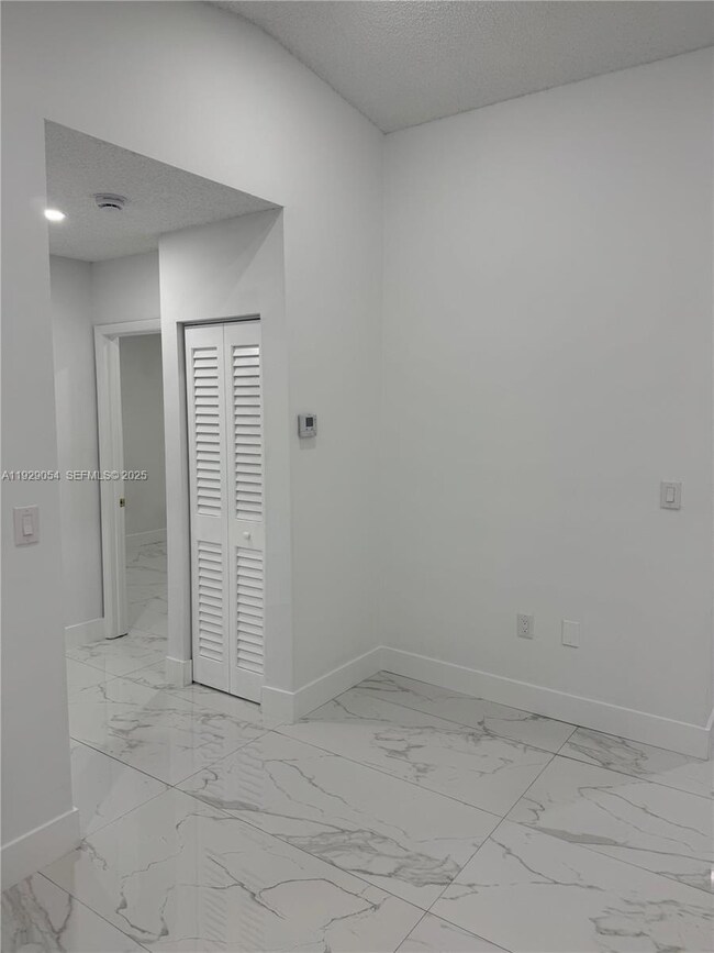 7698 W 34th Ln unit 10202, Hialeah, FL 33018 - photo 5