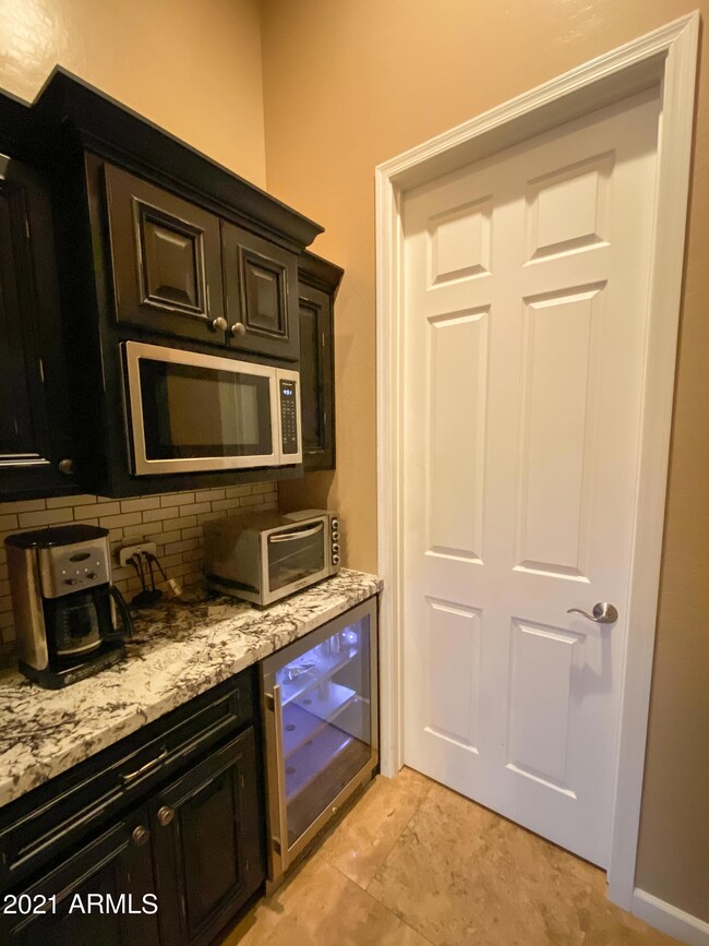 3374 CARDINAL - COFFEEBAR