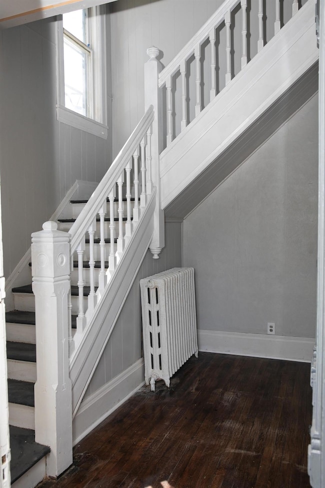 705 Crisman St, Dysart, IA 52224 - photo 5