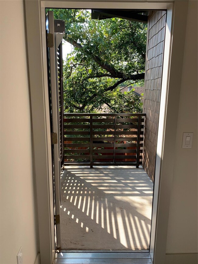 5607 Belmont Ave unit 128, Dallas, TX 75206 - photo 3