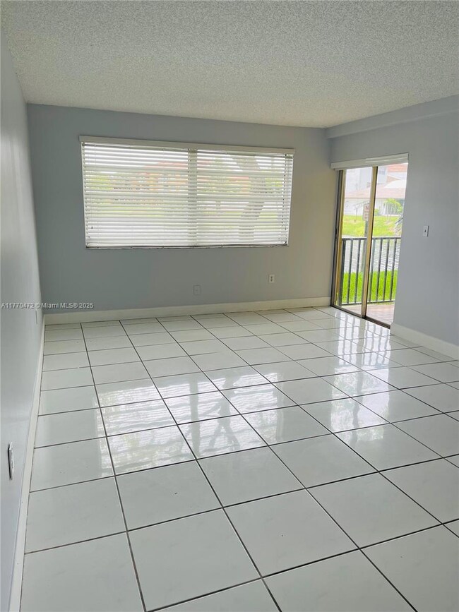 15430 SW 82nd Ln unit 613, Miami, FL 33193 - photo 5
