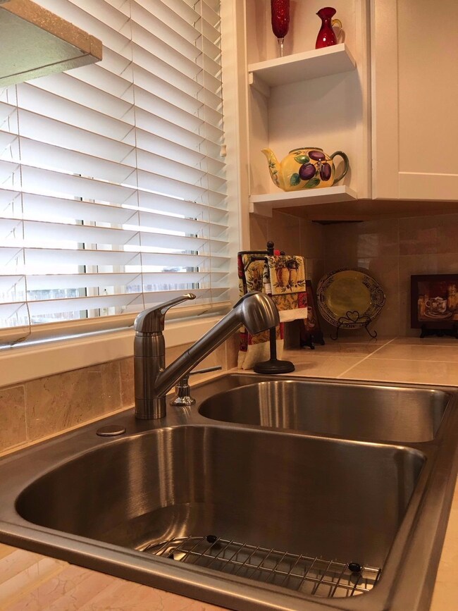 1217 Far West Ave unit 3, Central Point, OR 97502 - photo 6